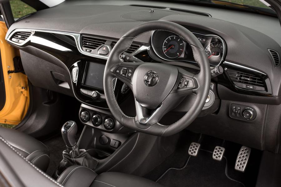 Торпедо Vauxhall Corsa GSi (E) 2018 года  (фото 25 из 26)